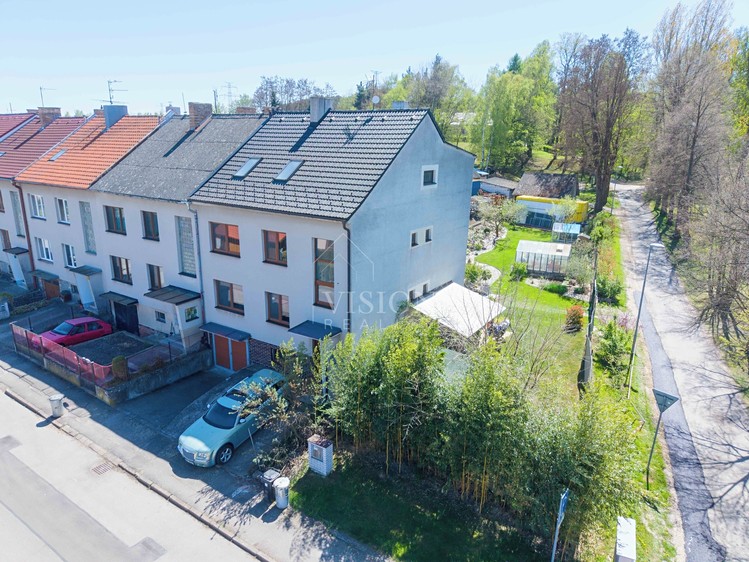 Prodej rodinného domu 320 m², pozemek 754 m² - foto 1