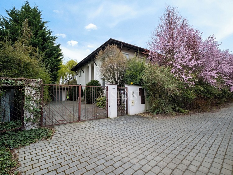 Prodej rodinného domu 227 m², pozemek 2 295 m² - foto 2