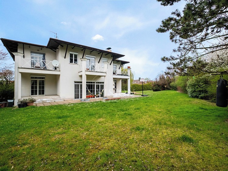 Prodej rodinného domu 227 m², pozemek 2 295 m² - foto 1