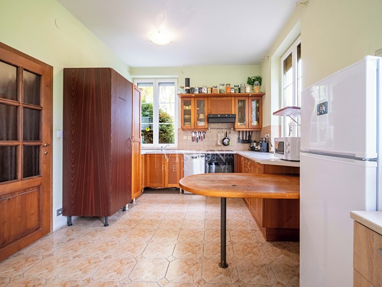 Prodej rodinného domu 227 m², pozemek 2 295 m² - foto 8