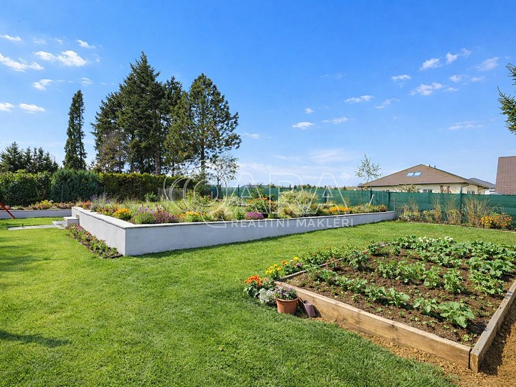 Prodej vícegeneračního domu 486 m², pozemek 1 248 m² - foto 3