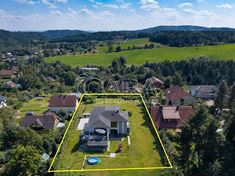 Prodej vícegeneračního domu 486 m², pozemek 1 248 m² - foto 1