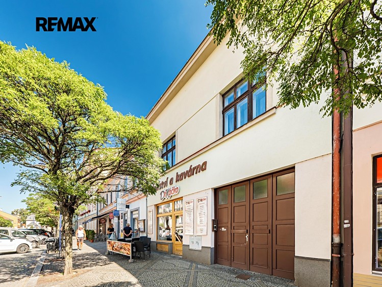 Prodej rodinného domu 1 020 m², pozemek 518 m² - foto 2