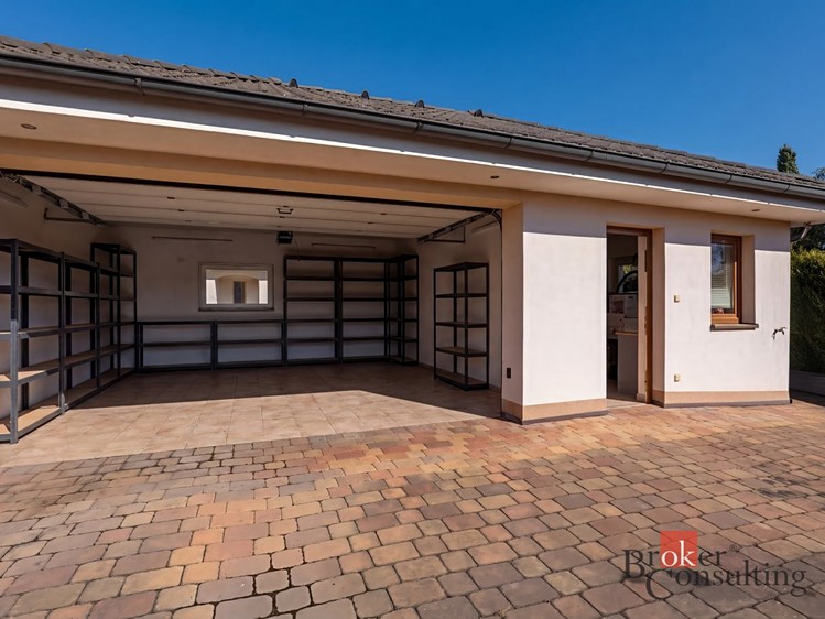 Prodej rodinného domu 260 m², pozemek 998 m² - foto 4