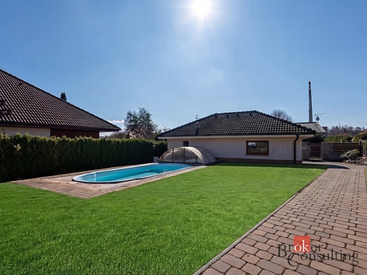 Prodej rodinného domu 260 m², pozemek 998 m² - foto 7