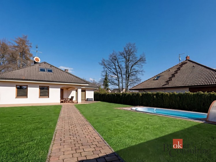 Prodej rodinného domu 260 m², pozemek 998 m² - foto 8