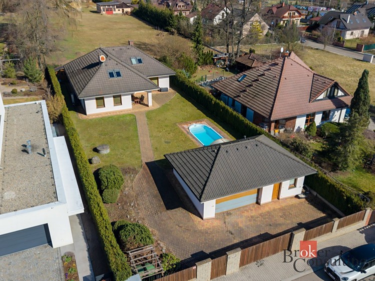 Prodej rodinného domu 260 m², pozemek 998 m² - foto 6