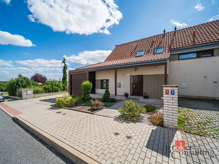 Prodej rodinného domu 154 m², pozemek 646 m² - foto 1