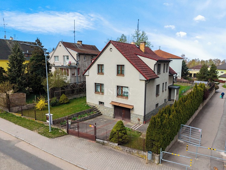 Prodej rodinného domu 136 m², pozemek 763 m² - foto 1