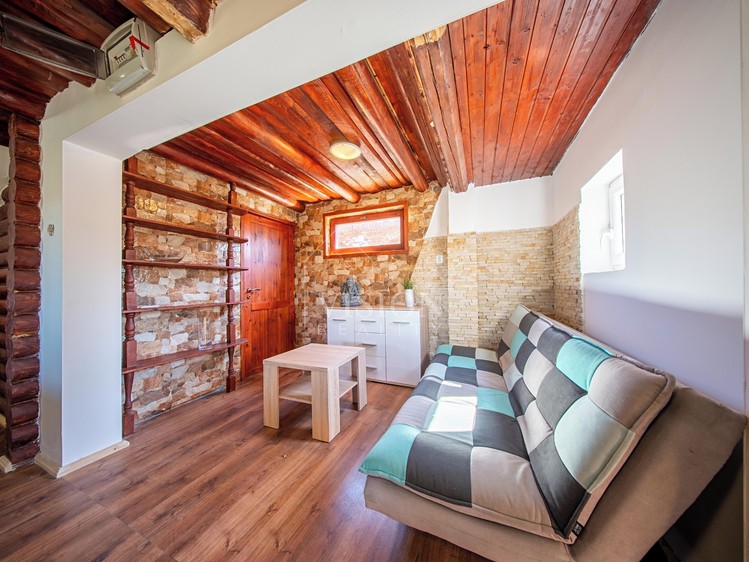 Prodej rodinného domu 237 m², pozemek 461 m² - foto 2
