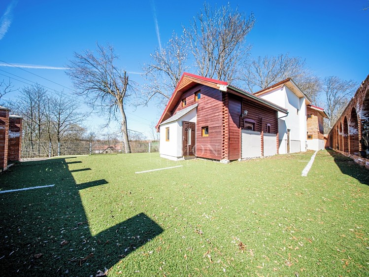 Prodej rodinného domu 237 m², pozemek 461 m² - foto 1