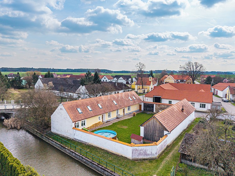 Prodej rodinného domu 248 m², pozemek 821 m² - foto 5
