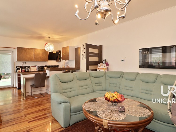 Prodej rodinného domu 233 m², pozemek 651 m² - foto 5