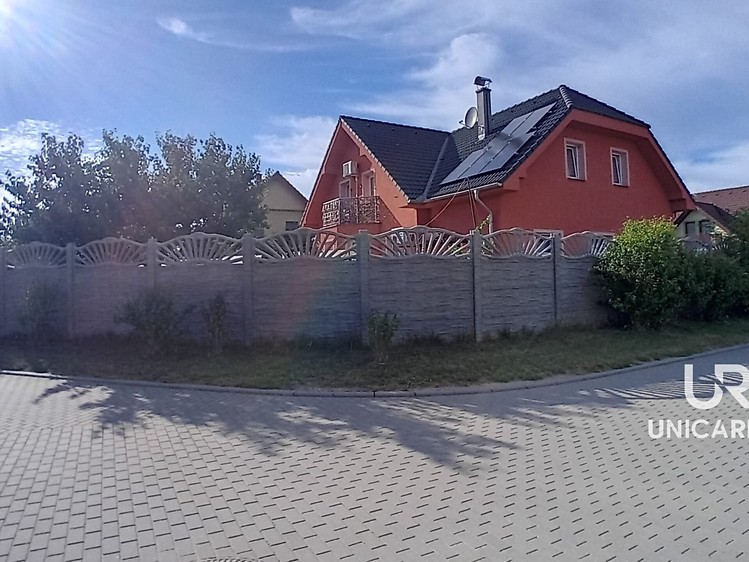 Prodej rodinného domu 233 m², pozemek 651 m² - foto 6