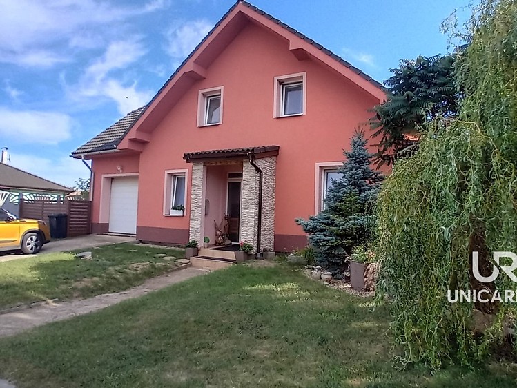 Prodej rodinného domu 233 m², pozemek 651 m² - foto 7