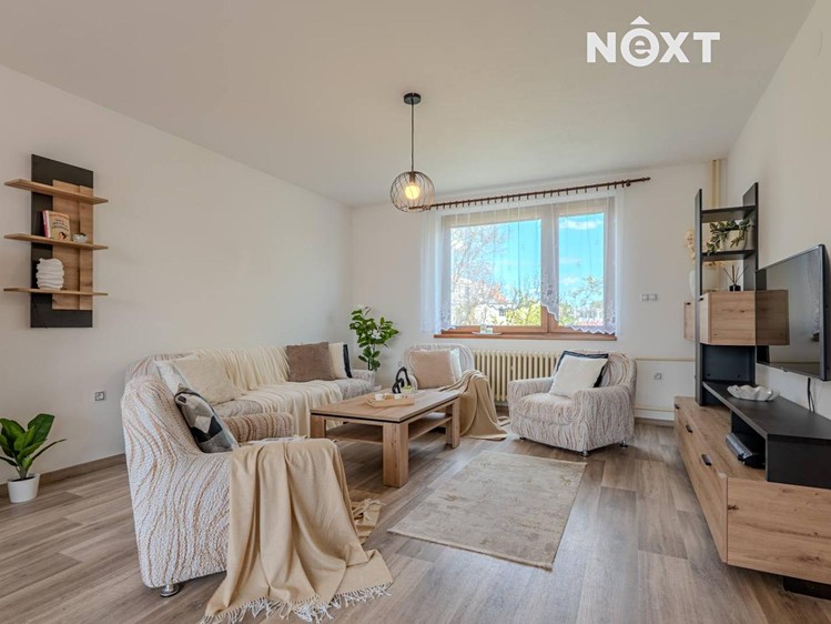 Prodej rodinného domu 188 m², pozemek 737 m² - foto 1