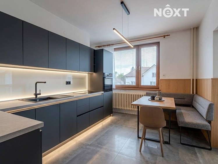 Prodej rodinného domu 188 m², pozemek 737 m² - foto 7