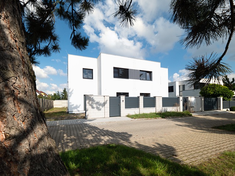Prodej rodinného domu 191 m², pozemek 381 m² - foto 2