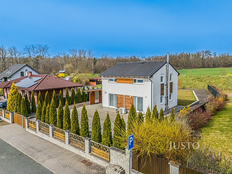 Prodej rodinného domu 117 m², pozemek 1 389 m² - foto 1