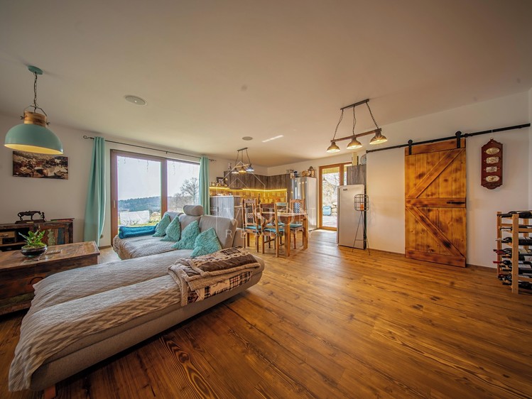 Prodej rodinného domu 142 m², pozemek 1 057 m² - foto 2
