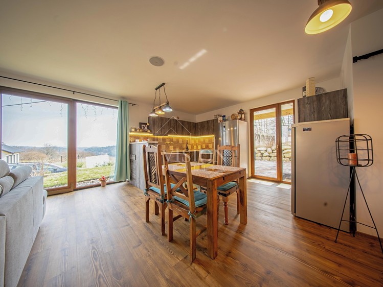 Prodej rodinného domu 142 m², pozemek 1 057 m² - foto 3