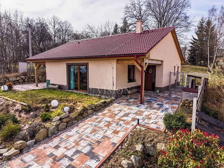 Prodej rodinného domu 142 m², pozemek 1 057 m² - foto 1