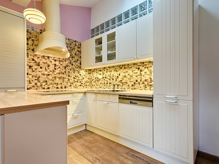 Prodej rodinného domu 198 m², pozemek 792 m² - foto 8