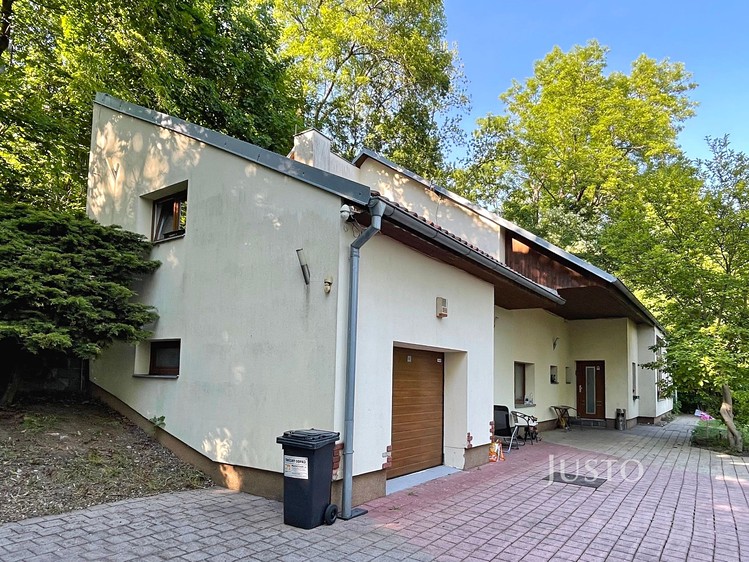 Prodej rodinného domu 250 m², pozemek 1 168 m² - foto 2