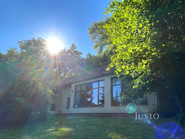Prodej rodinného domu 250 m², pozemek 1 168 m² - foto 1
