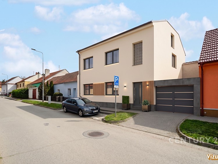 Prodej vícegeneračního domu 190 m², pozemek 598 m² - foto 2