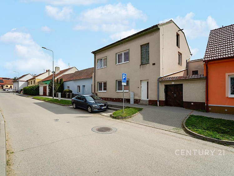 Prodej vícegeneračního domu 190 m², pozemek 598 m² - foto 1