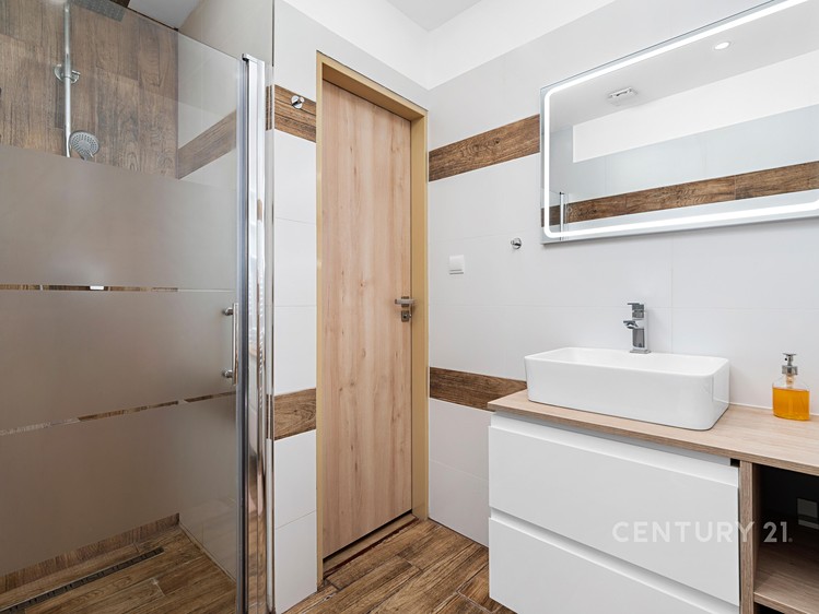 Prodej vícegeneračního domu 190 m², pozemek 598 m² - foto 7