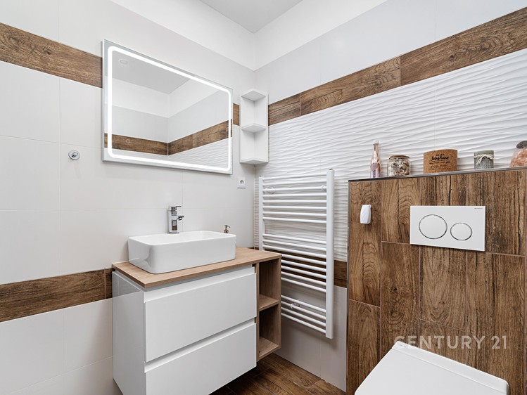 Prodej vícegeneračního domu 190 m², pozemek 598 m² - foto 8