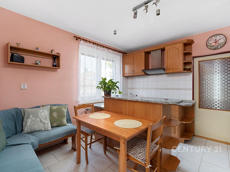 Prodej rodinného domu 227 m², pozemek 227 m² - foto 2