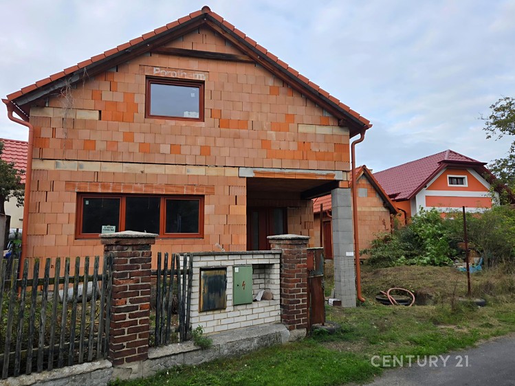 Prodej vícegeneračního domu 233 m², pozemek 1 748 m² - foto 8
