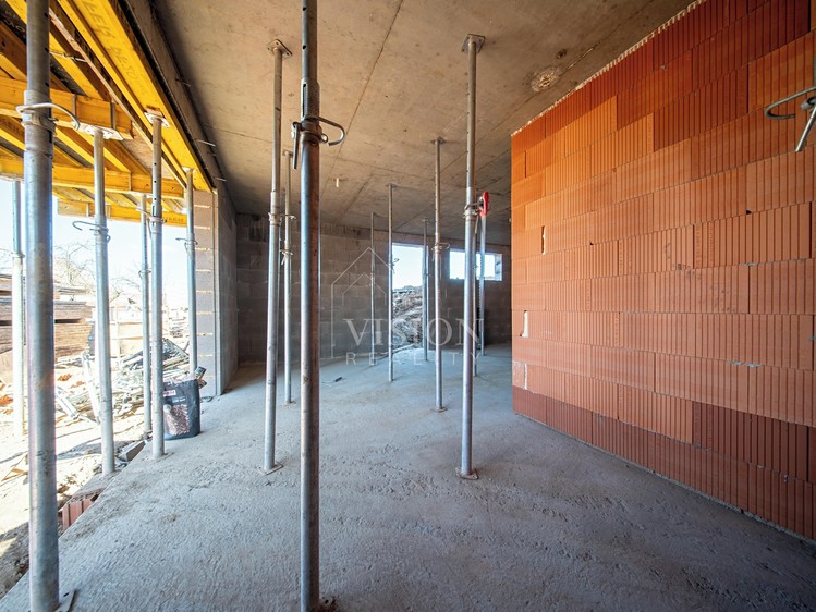 Prodej vícegeneračního domu 207 m², pozemek 401 m² - foto 5
