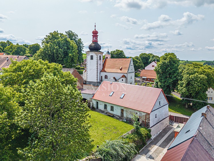 Prodej rodinného domu 200 m², pozemek 762 m² - foto 1