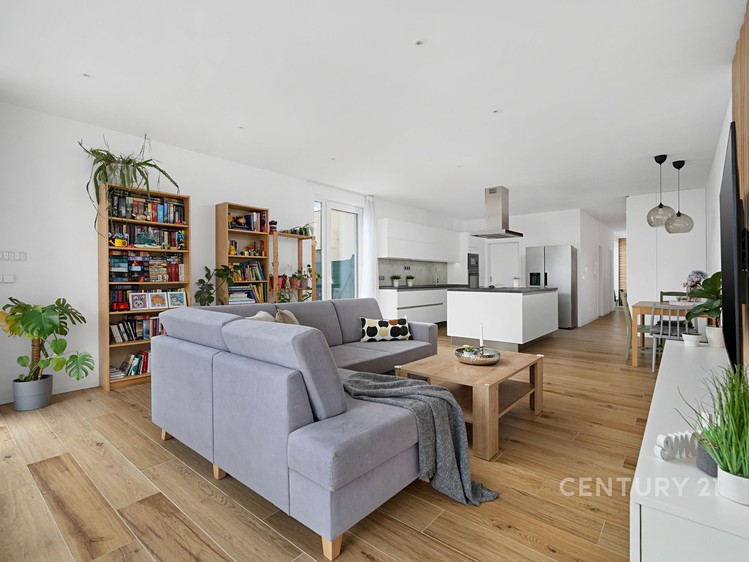 Prodej rodinného domu 172 m², pozemek 612 m² - foto 2