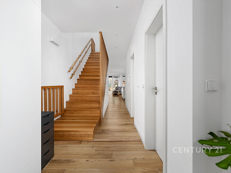 Prodej rodinného domu 172 m², pozemek 612 m² - foto 4