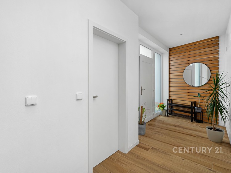 Prodej rodinného domu 172 m², pozemek 612 m² - foto 8