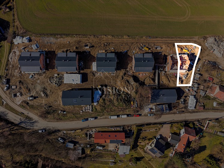 Prodej vícegeneračního domu 207 m², pozemek 401 m² - foto 2