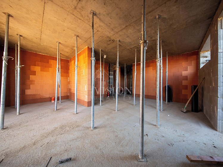 Prodej vícegeneračního domu 207 m², pozemek 401 m² - foto 6