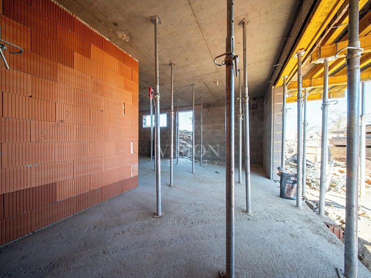 Prodej vícegeneračního domu 207 m², pozemek 401 m² - foto 5