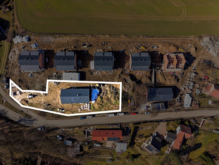 Prodej rodinného domu 147 m², pozemek 1 304 m² - foto 2