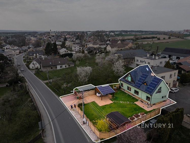 Prodej rodinného domu 260 m², pozemek 632 m² - foto 1