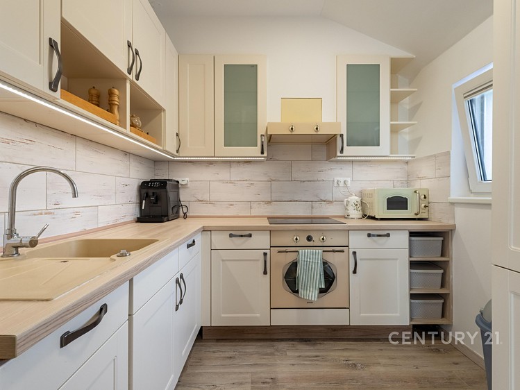 Prodej rodinného domu 260 m², pozemek 632 m² - foto 6