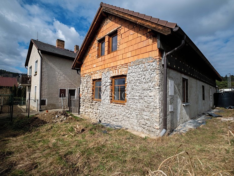 Prodej rodinného domu 134 m², pozemek 93 m² - foto 2