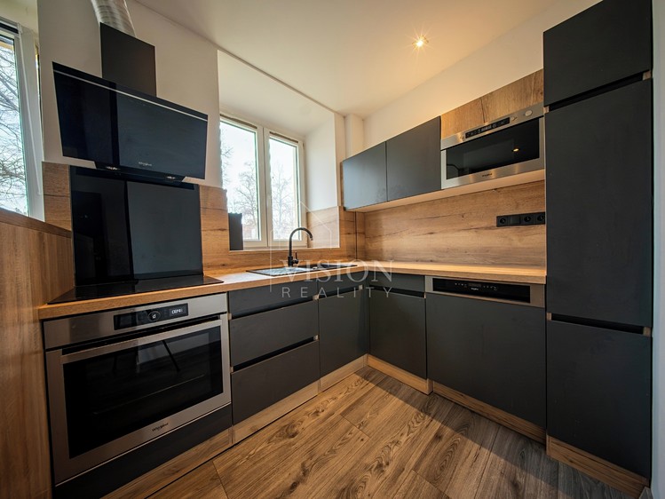 Prodej vícegeneračního domu 285 m², pozemek 339 m² - foto 2