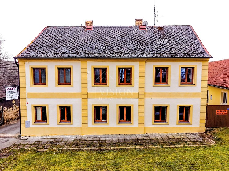 Prodej vícegeneračního domu 285 m², pozemek 339 m² - foto 1