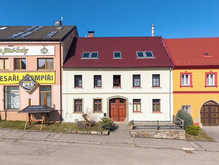 Prodej rodinného domu 130 m², pozemek 901 m² - foto 1